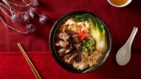連三年獨佔美泡麵達人前五名，台灣紅燒牛肉麵再登榜。（圖／業者提供）