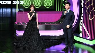 瑪麗挖空辣背全露　虧視網膜沒在狀況