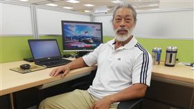 65歲調查官李寶康　鼓勵銀髮重訓救肌力65歲的李寶康目前是運安會水路調查組調查官，雖滿頭白髮卻有一身不輸年輕人的精壯肌肉，更是2020年總統盃健美賽冠軍，11月將退休的他立下職志，將義務推廣鼓勵銀髮族練重訓救肌力，縮短臨終前臥床期。中央社記者汪淑芬攝　109年9月20日