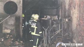 東海氣爆突冒煙，消防重返現場搶救／翻攝畫面