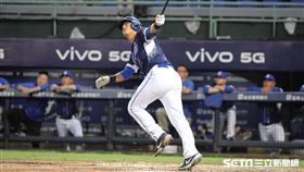 ▲富邦悍將外野手林哲瑄敲出陽春砲。（圖／記者劉彥池攝影）