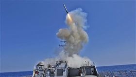 路透社報導，美國計劃對台灣出售7項主要武器系統，包括水雷、巡弋飛彈和無人機，讓台灣像「刺蝟」般難攻打。圖為戰斧巡弋飛彈。（圖取自美國海軍Flickr網頁，作者Jonathan Sunderman）