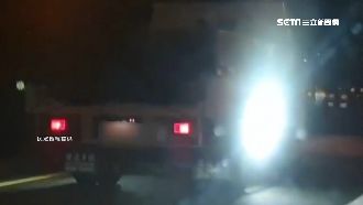 貨車側燈刺眼　後車駕駛怨：眼睛好痛