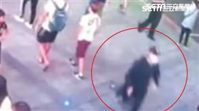 信義區,潑糞男　翻攝畫面