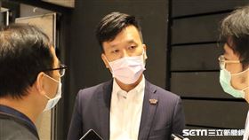 ▲樂天桃猿領隊劉玠廷受訪。（圖／記者劉彥池攝影）