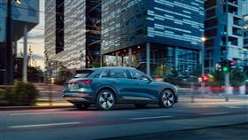 ▲Audi e-tron與2020白晝之夜共創藝術作品（圖／Audi提供）