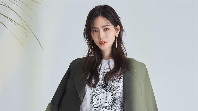 穿搭照放送美波　曾之喬秀超兇事業線
