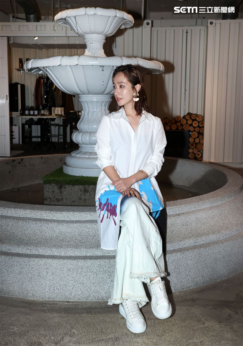 小薰三立新聞網專訪。（記者邱榮吉/攝影）