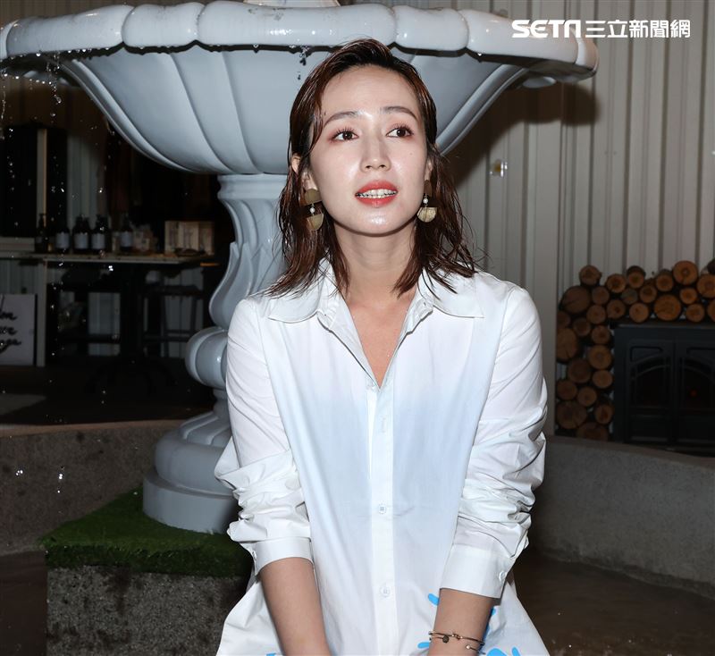 小薰三立新聞網專訪。（記者邱榮吉/攝影）