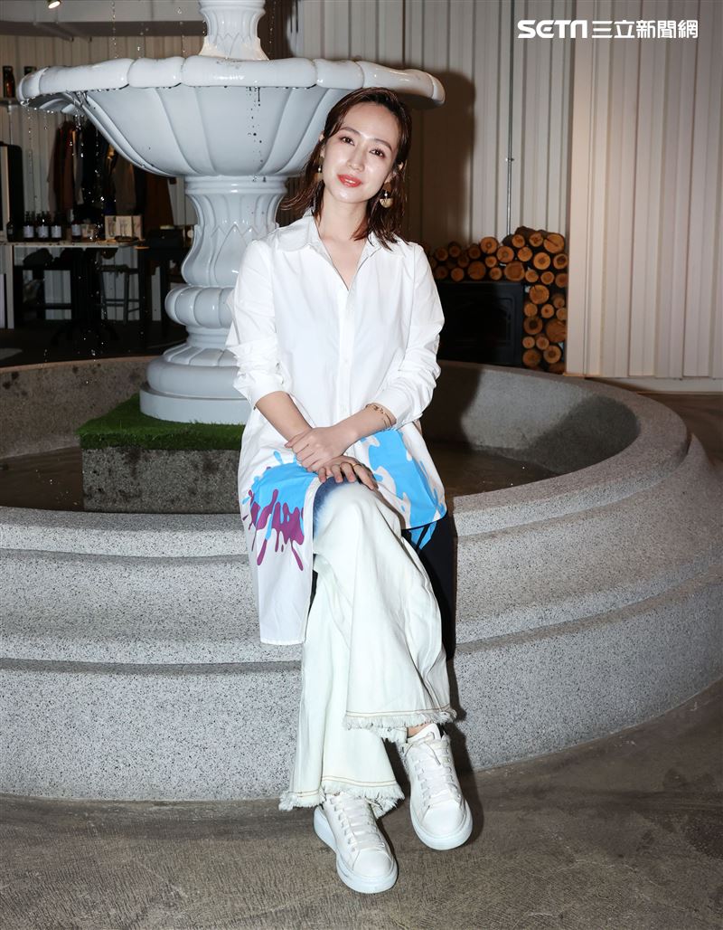 小薰三立新聞網專訪。（記者邱榮吉/攝影）