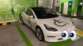 電能車位,特斯拉,身障,噴漆(翻攝自 爆笑公社)