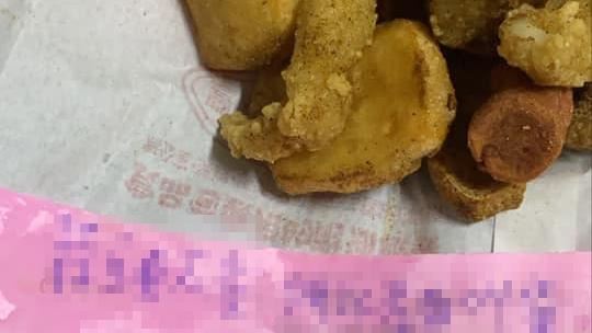 吃鹽酥雞見「誠實紙條」她嘆少一味