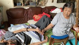 苗栗一家6口5身障　全靠八旬嬤養家(圖/翻攝畫面)