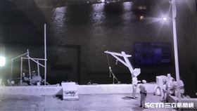 王者之弓橋有女子落海／翻攝畫面