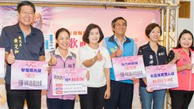 宜蘭縣府辦星光歌唱大賽　邀縣民報名參賽宜蘭縣長林姿妙（左3）21日在縣府主持「109年宜蘭縣縣長盃星光歌唱大賽」報名啟動記者會，鼓勵縣內各年齡族群走出家門，高歌一曲。（宜蘭縣政府提供）中央社記者沈如峰宜蘭傳真　109年9月21日