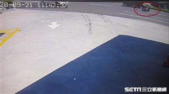 騎士遭撞趴引擎蓋慘死　驚悚畫面曝光