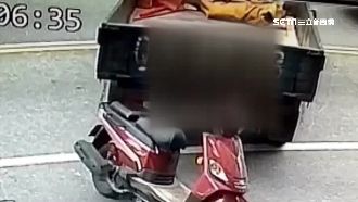 超強拖吊！司機不下車也能拖走機車