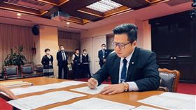 民眾黨立委邱臣遠。（圖／翻攝自邱臣遠臉書）