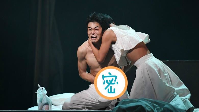出軌男星演半裸切腹！網友喊：切得好