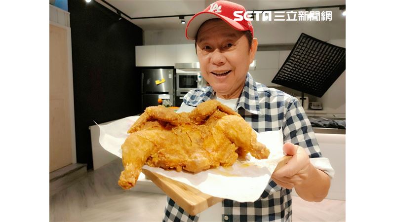 嘉義超浮誇炸全雞　皮脆一咬就爆汁！