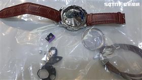 北市劉男在更衣室掛手錶偷拍女顧客更衣。（圖／翻攝畫面）