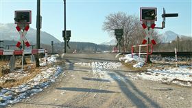 平交道旁半天驚傳2起命案，死者均為頭部中彈。 （圖／翻攝自pixabay）