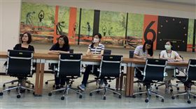 ▲淡江大學經濟系系主任林彥伶（右5）與運動賽事分析師協會理事長張宏韶（左3）產學合作簽約。（圖／運動賽事分析師協會提供）