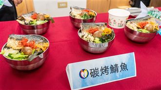 南方澳鯖魚節　免費嚐海鮮體驗推油桶