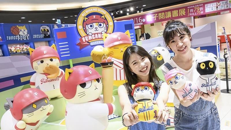黃阿瑪駕到！貓奴必去聖地高雄夢時代