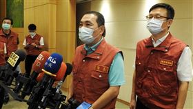 技職生國內外技能賽獲獎　新北加碼獎金最高120萬新北市長侯友宜（右2）23日宣布，為鼓勵技職學生在國內外技能競賽爭取佳績，獲獎獎金將全面加碼，最高金額達新台幣120萬元。中央社記者王鴻國攝　109年9月23日