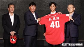 ▲呂詠臻加盟味全龍記者會。（圖／記者林聖凱攝影）