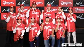 ▲味全龍選秀球員加盟記者會。（圖／記者林聖凱攝影）