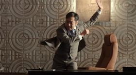 日本,日劇,半澤直樹,大和田,香川照之,手機,捕蟲網,螳螂