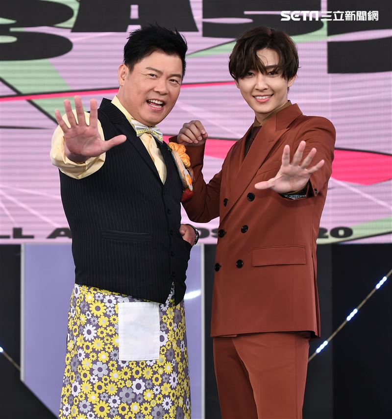 第55屆電視金鐘獎第三段典禮主持人曾國城、炎亞綸。（記者邱榮吉/攝影）