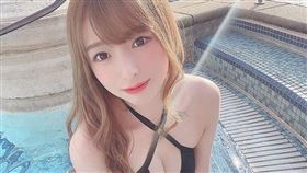 日本插畫師月野もも（圖／翻攝自momocslr4 IG）