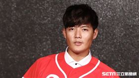 ▲王維中加盟味全龍記者會。（圖／記者林聖凱攝影）