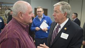 美國共和黨籍密蘇里州州長帕森（右）夫婦檢測確診。（圖／翻攝自維基百科，版權屬公有領域）