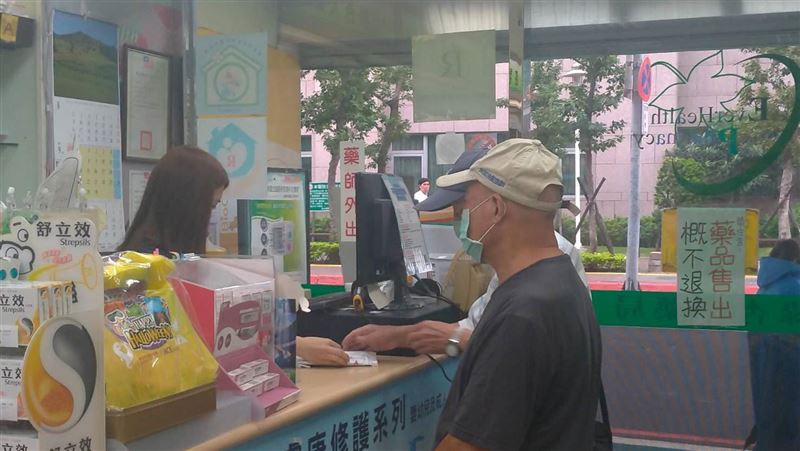 直擊！雙鋼印口罩開賣首日　沒人排隊