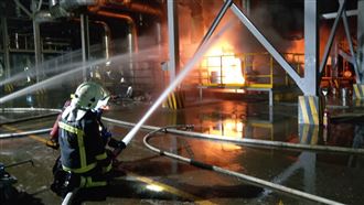 遠東化纖煤油外洩大火　廠長百萬交保