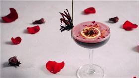 ▲茶裏王日式綠茶x玫瑰與洛神花的像極了愛情。（圖／業者提供）