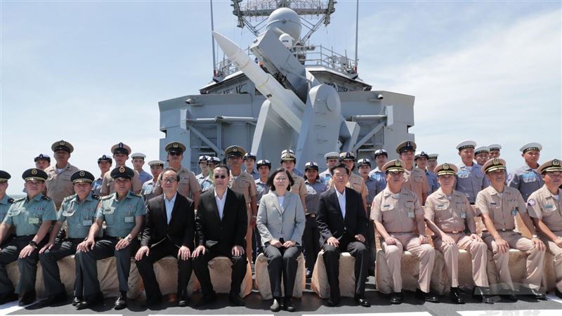 小英視察海軍艦　超罕見「戰彈」曝光
