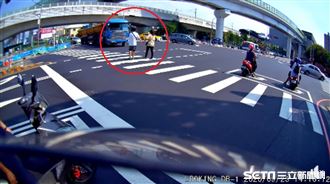 過馬路遇大車…人先還車先？網曝關鍵