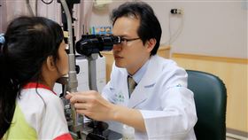 聯新國際醫院 眼科主任 張文瑞醫師 壢新醫院 眼睛 眼球