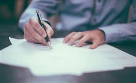 寫信 信 遺書 寫字（圖／翻攝自pixabay）