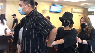 小鬼遺體將火化 峮峮低調現身