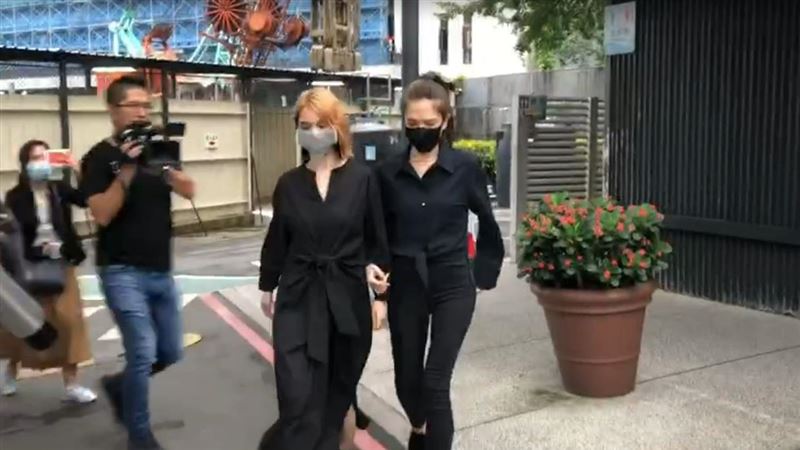 不忍小鬼火化　楊丞琳喊：火來了快跑
