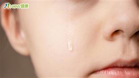名家專用／NOW健康／臨床上，類似病患前來門診就醫時，會先懷疑自己眼睛可能因為過度流淚，導致視力受影響。(勿用)