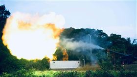 不畏共軍！國軍馬祖清晨反登陸操演，火砲射擊震撼畫面曝光（圖／翻攝「國防部發言人」臉書）