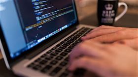 打字，打電腦，鍵盤，電腦，上網，駭客，打字機，輸入，盜用，個資（圖／翻攝自免費圖庫Pixabay）