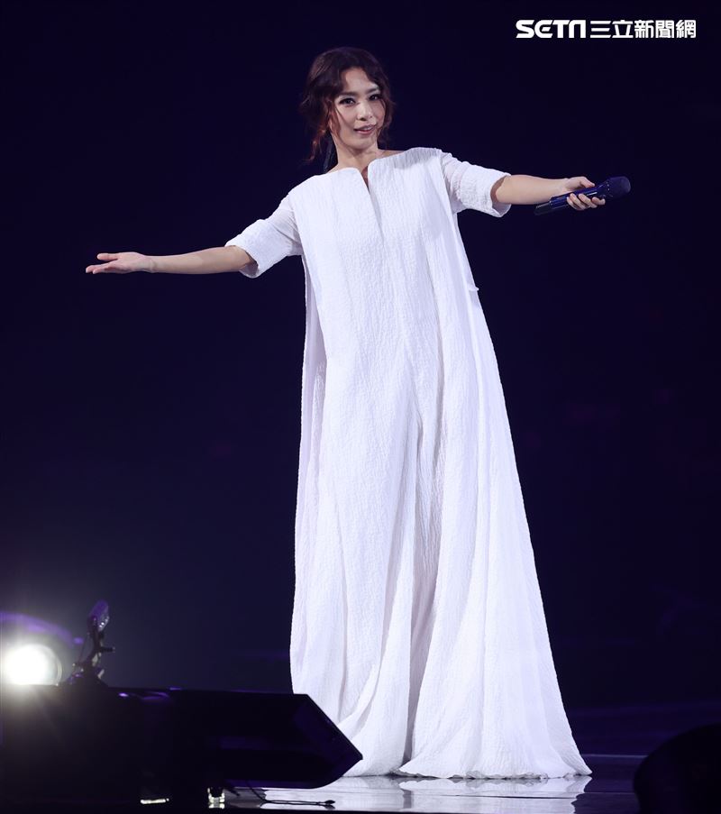 田馥甄Hebe巡迴演唱會台北小巨蛋開唱。（記者邱榮吉/攝影）